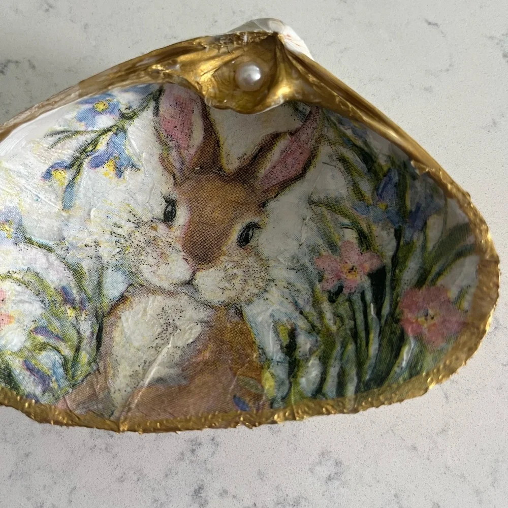 Decoupage Easter bunny shell - Picture 4 of 11